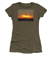 Fishing The Sunburst - Women's T-Shirt (Athletic Fit)