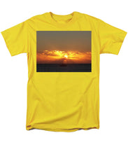 Fishing The Sunburst - Men's T-Shirt  (Regular Fit)