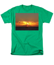 Fishing The Sunburst - Men's T-Shirt  (Regular Fit)