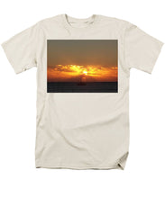 Fishing The Sunburst - Men's T-Shirt  (Regular Fit)