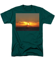 Fishing The Sunburst - Men's T-Shirt  (Regular Fit)