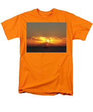 Fishing The Sunburst - Men's T-Shirt  (Regular Fit)