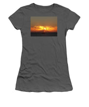 Fishing The Sunburst - Women's T-Shirt (Athletic Fit)