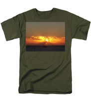 Fishing The Sunburst - Men's T-Shirt  (Regular Fit)