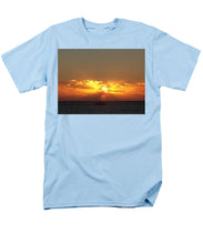 Fishing The Sunburst - Men's T-Shirt  (Regular Fit)