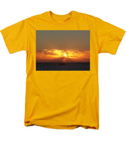 Fishing The Sunburst - Men's T-Shirt  (Regular Fit)